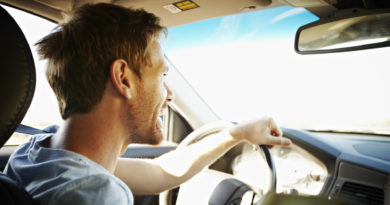 motorista yet go dentro do carro