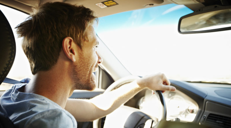 motorista yet go dentro do carro